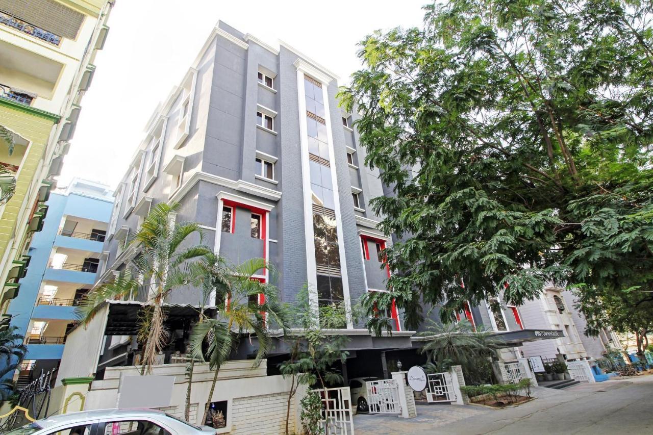 Oyo Townhouse 9 Hitech City Haidarábád Kültér fotó
